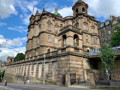 언덕 위 박물관(뮤지엄 온 더 마운드)